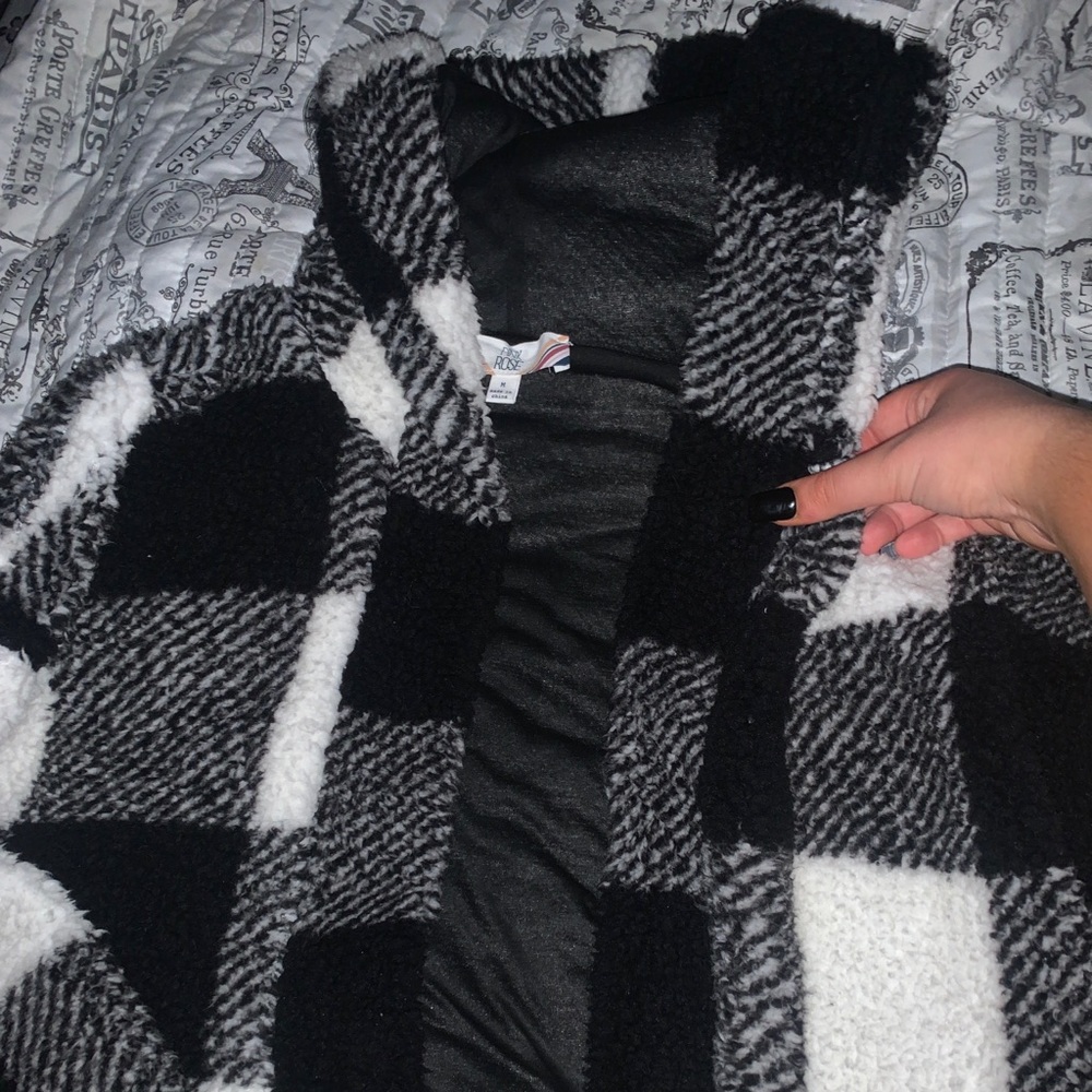 Sherpa size M sooo soft. Never worn :)